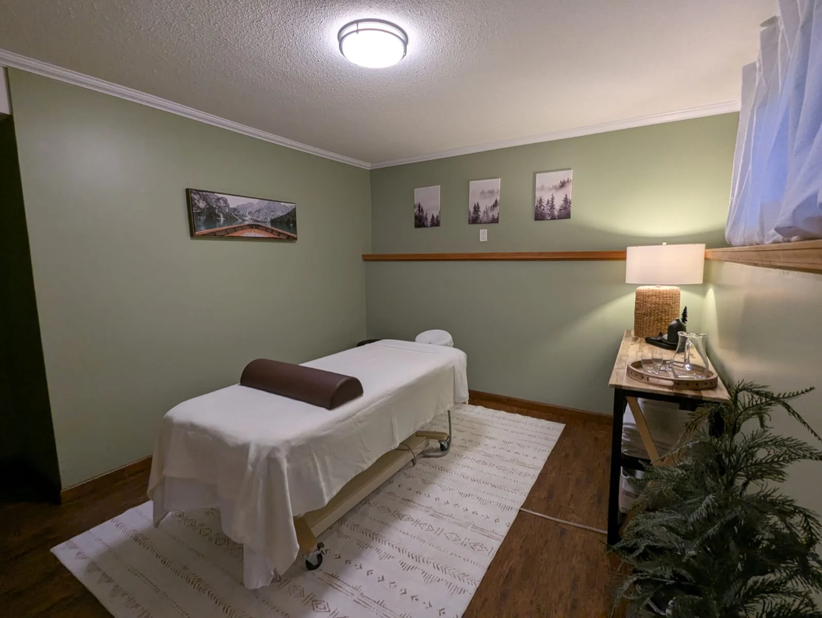 Crane’s Nest massage therapy treatment room in Parksville