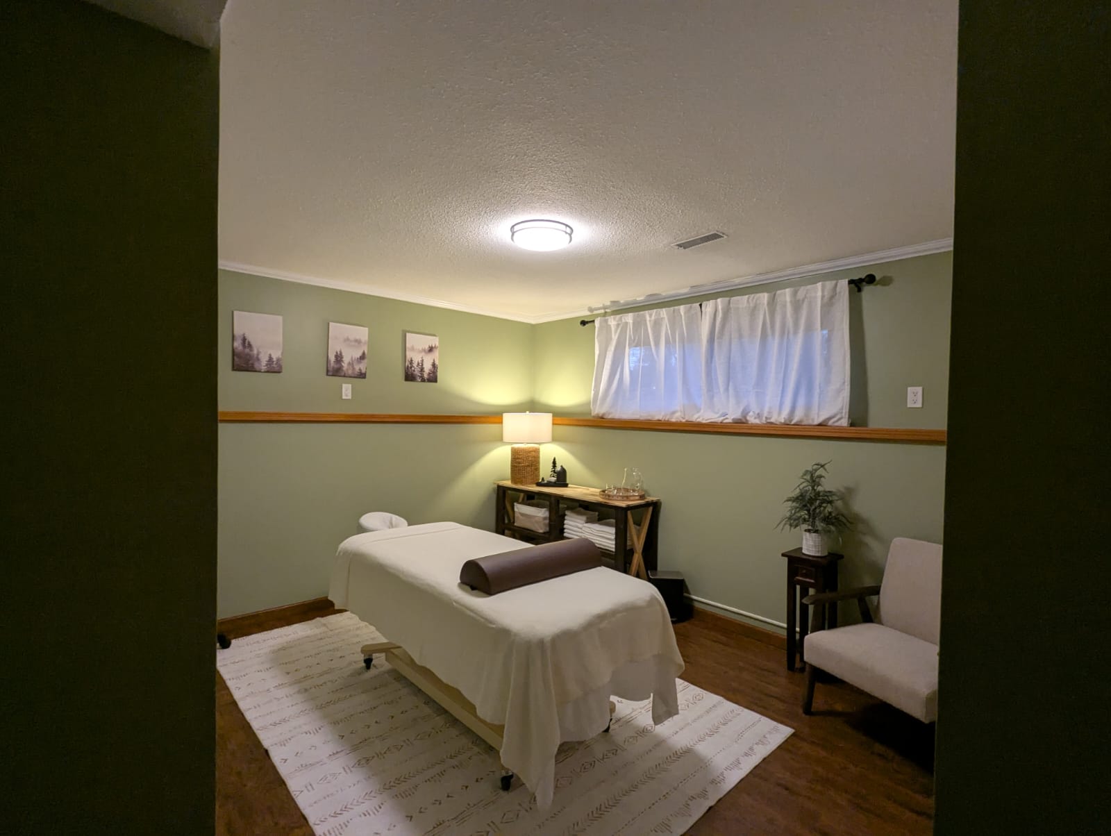Massage therapy room in Parksville with comfortable setup